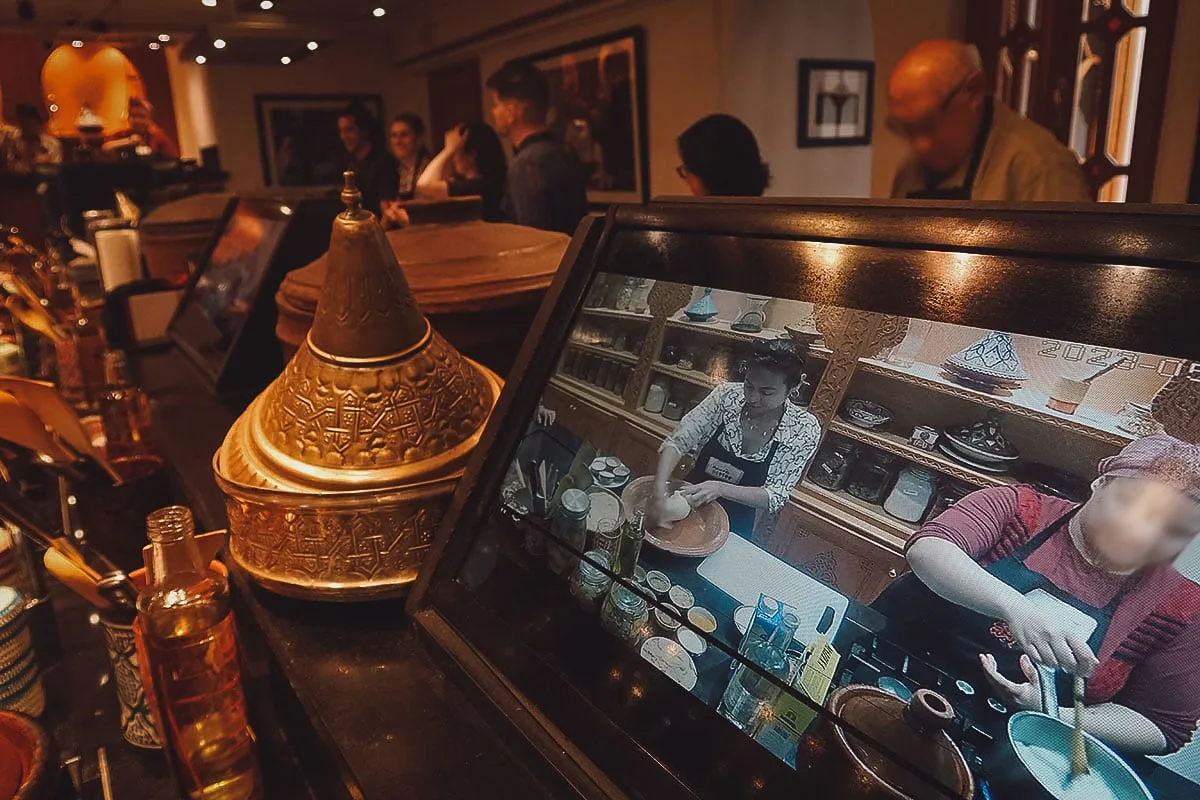 Video screen from a Moroccan cooking class at La Maison Arabe Marrakech